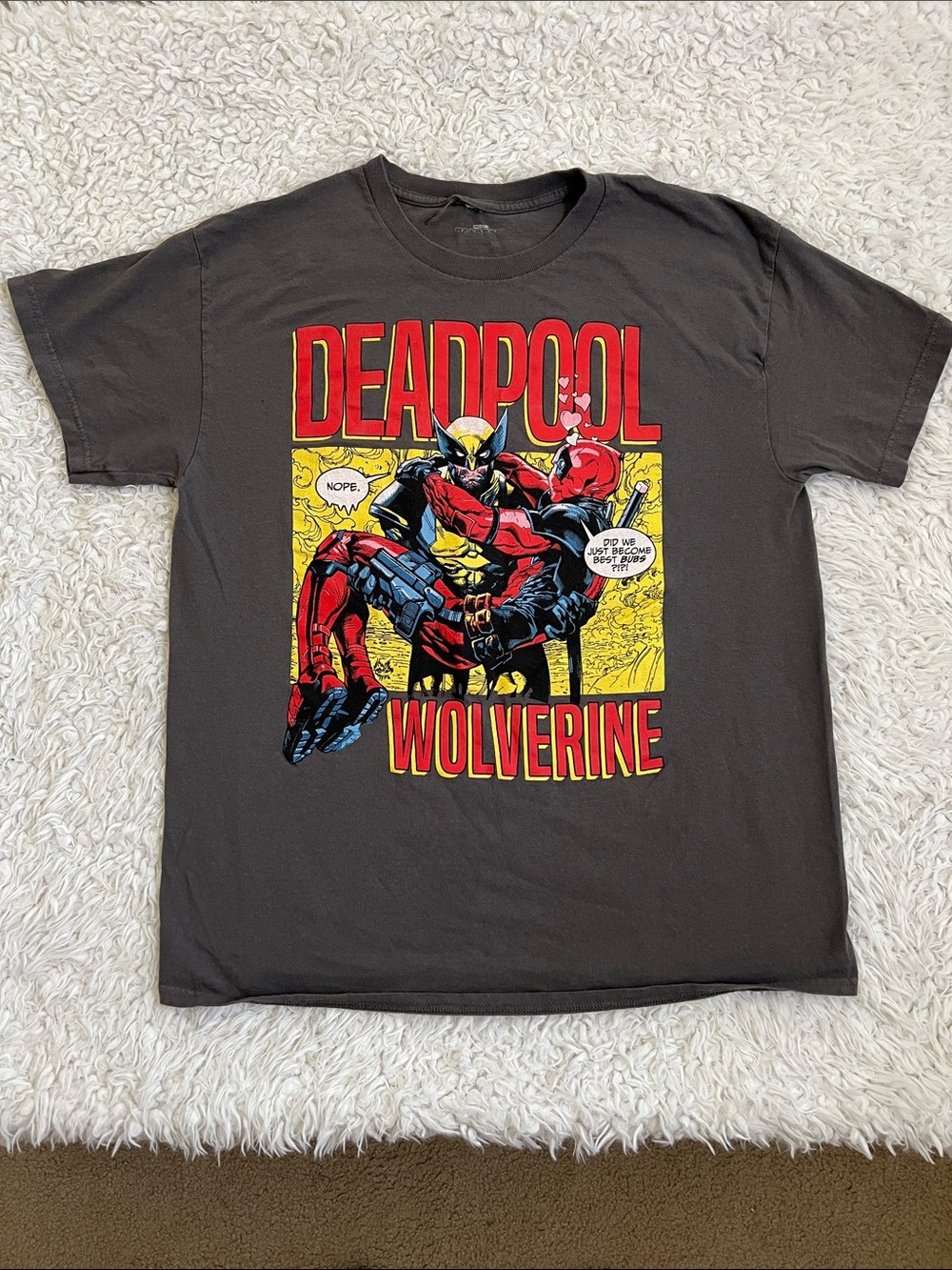 Marvel Deadpool Wolverine Superhero T-Shirt Size Medium Unisex